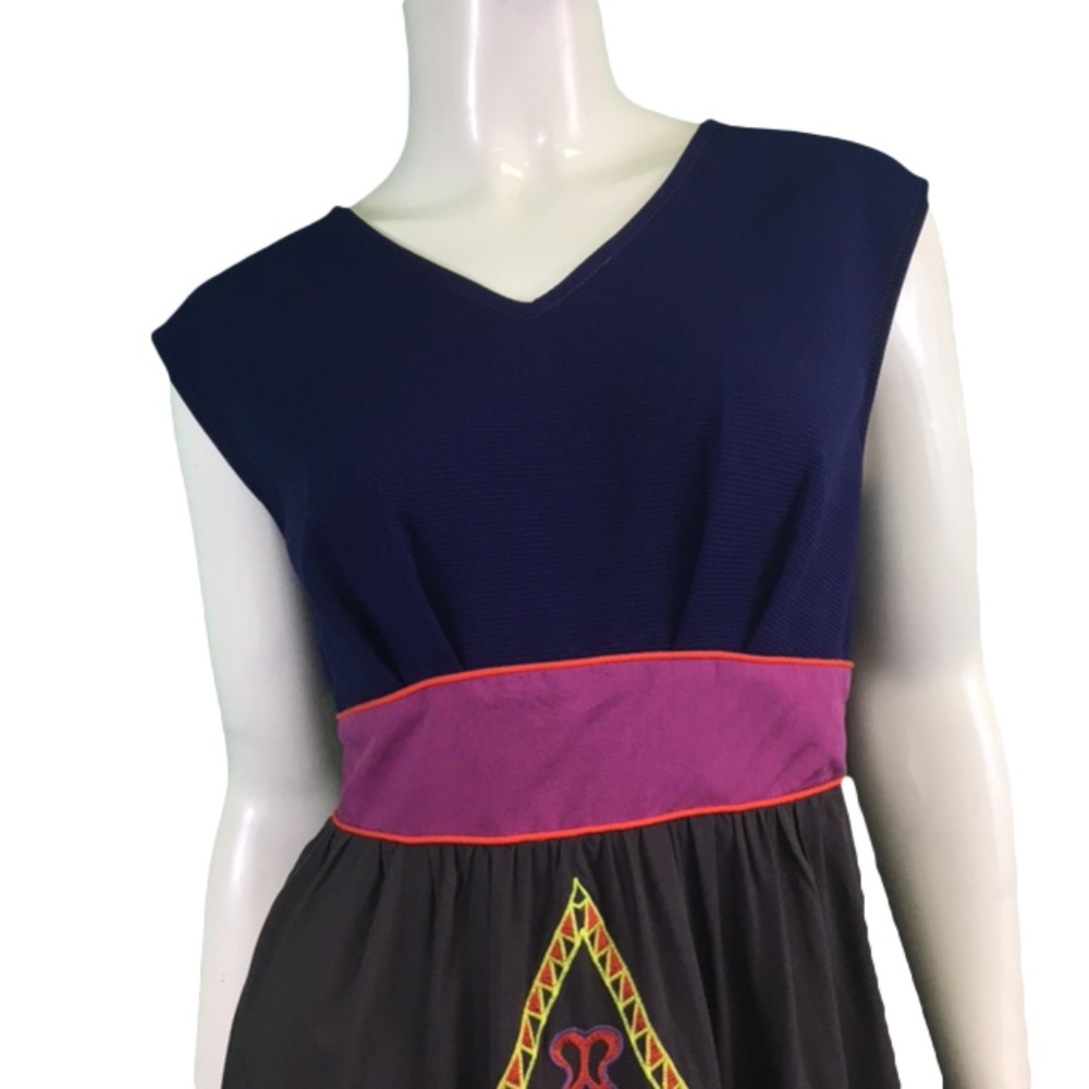 NWT Flying Tomato Embroidered Dress